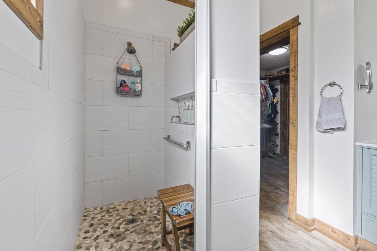 1427 Half Penny Loop Photo 22