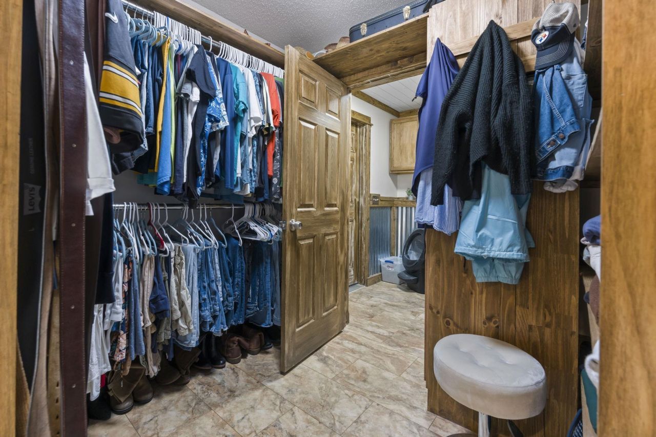 1427 Half Penny Loop Photo 23