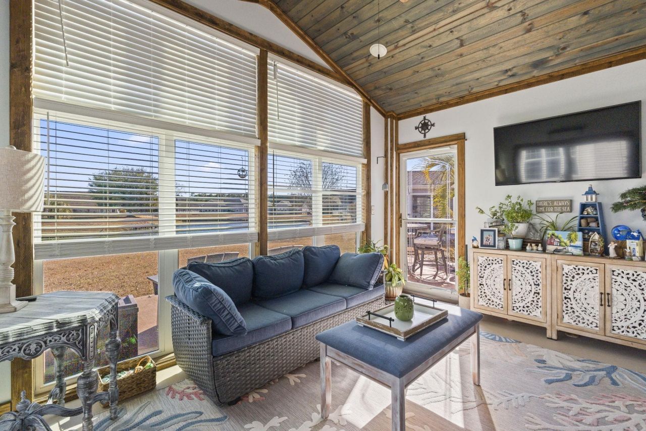 1427 Half Penny Loop Photo 25