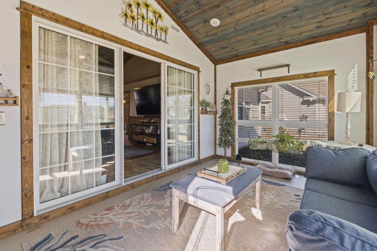 1427 Half Penny Loop Photo 26