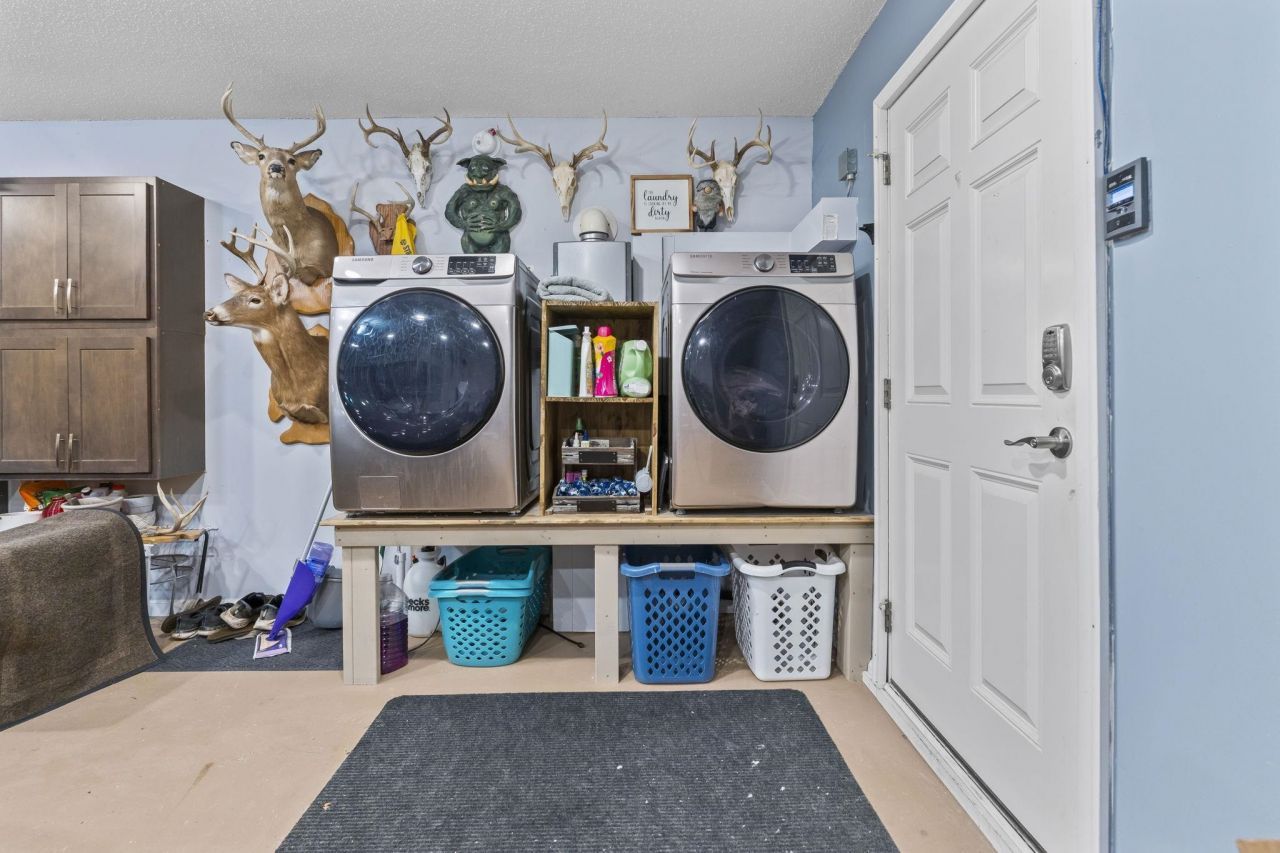 1427 Half Penny Loop Photo 27