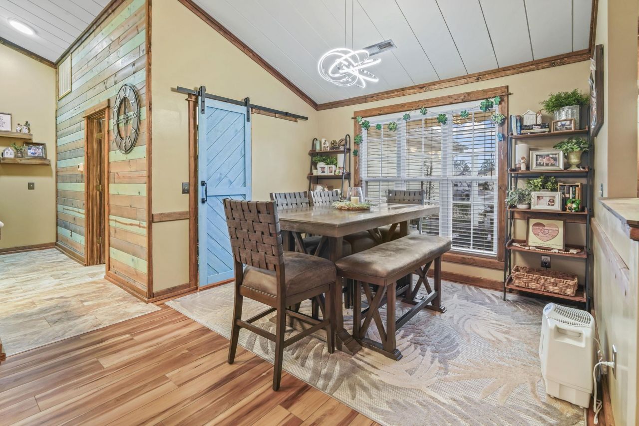 1427 Half Penny Loop Photo 4