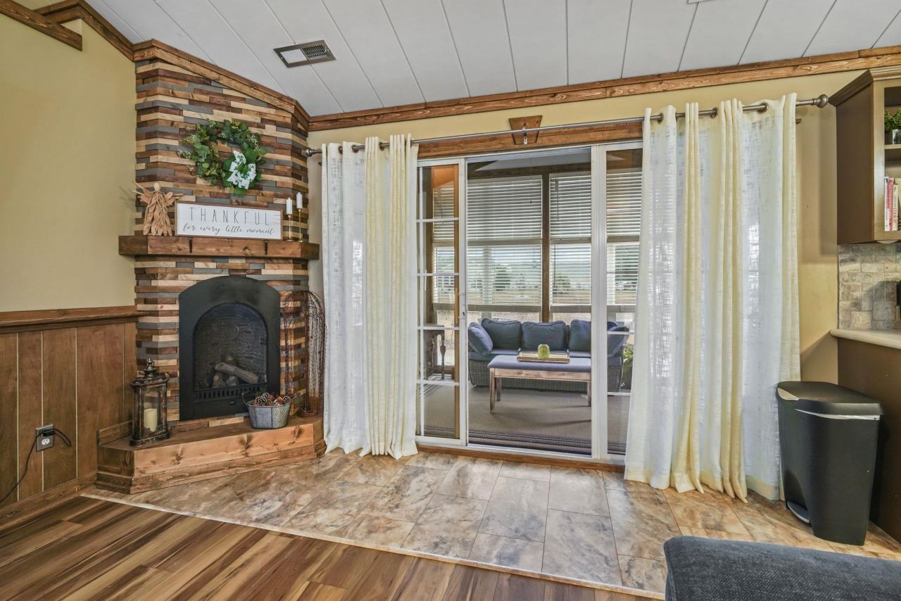 1427 Half Penny Loop Photo 41