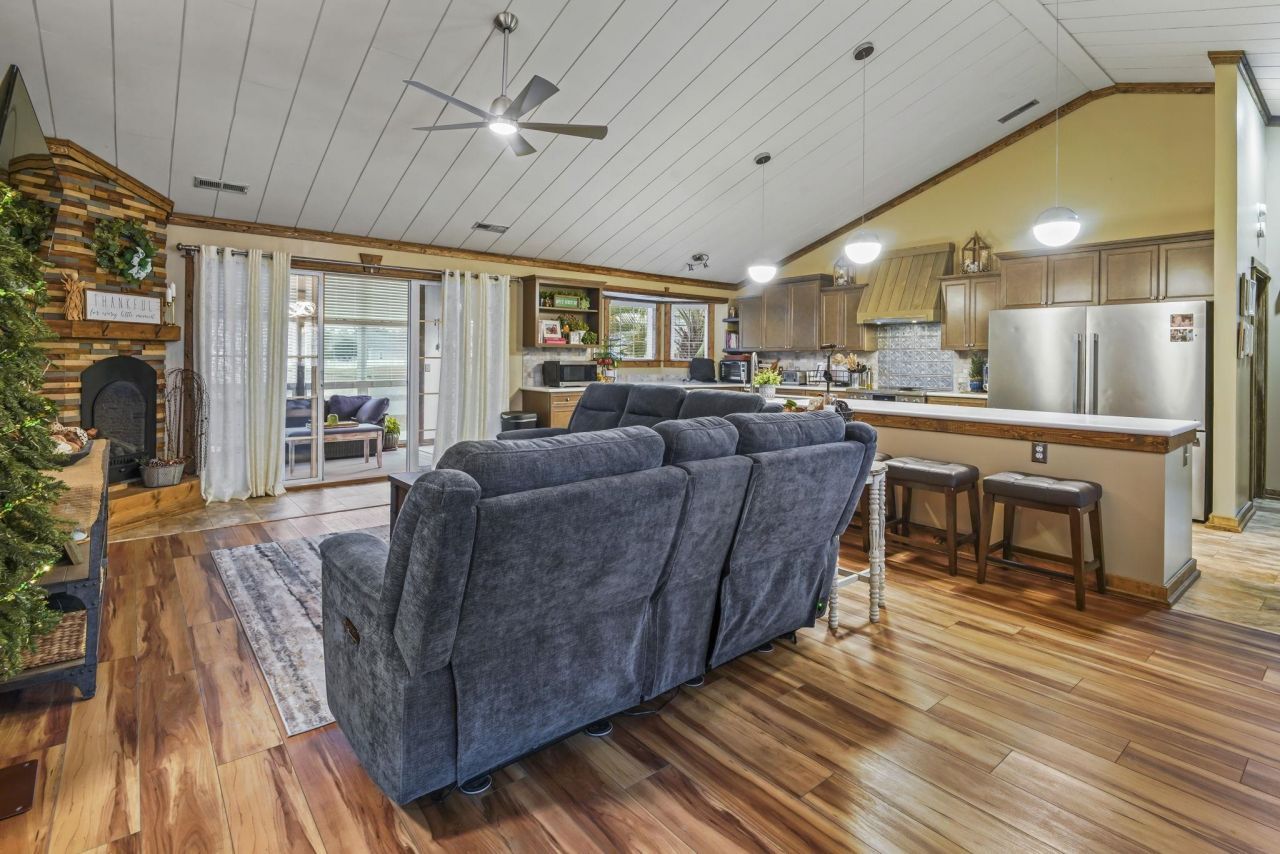 1427 Half Penny Loop Photo 5