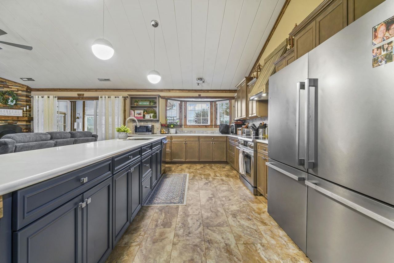 1427 Half Penny Loop Photo 6