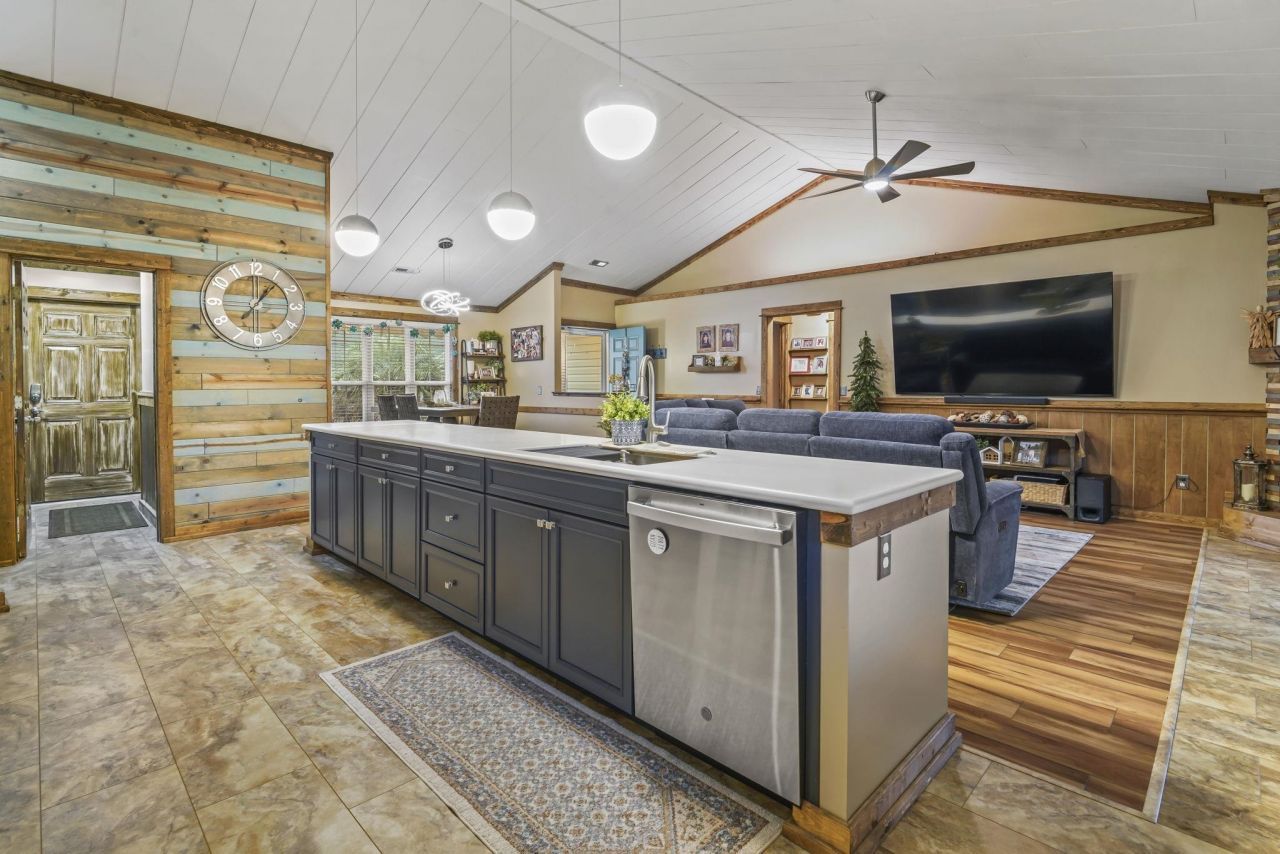 1427 Half Penny Loop Photo 8