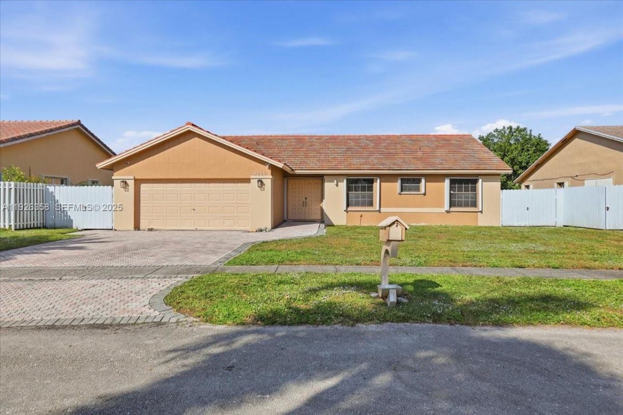 9111 S Lake Miramar Cir, Miramar, FL 33025 Photo