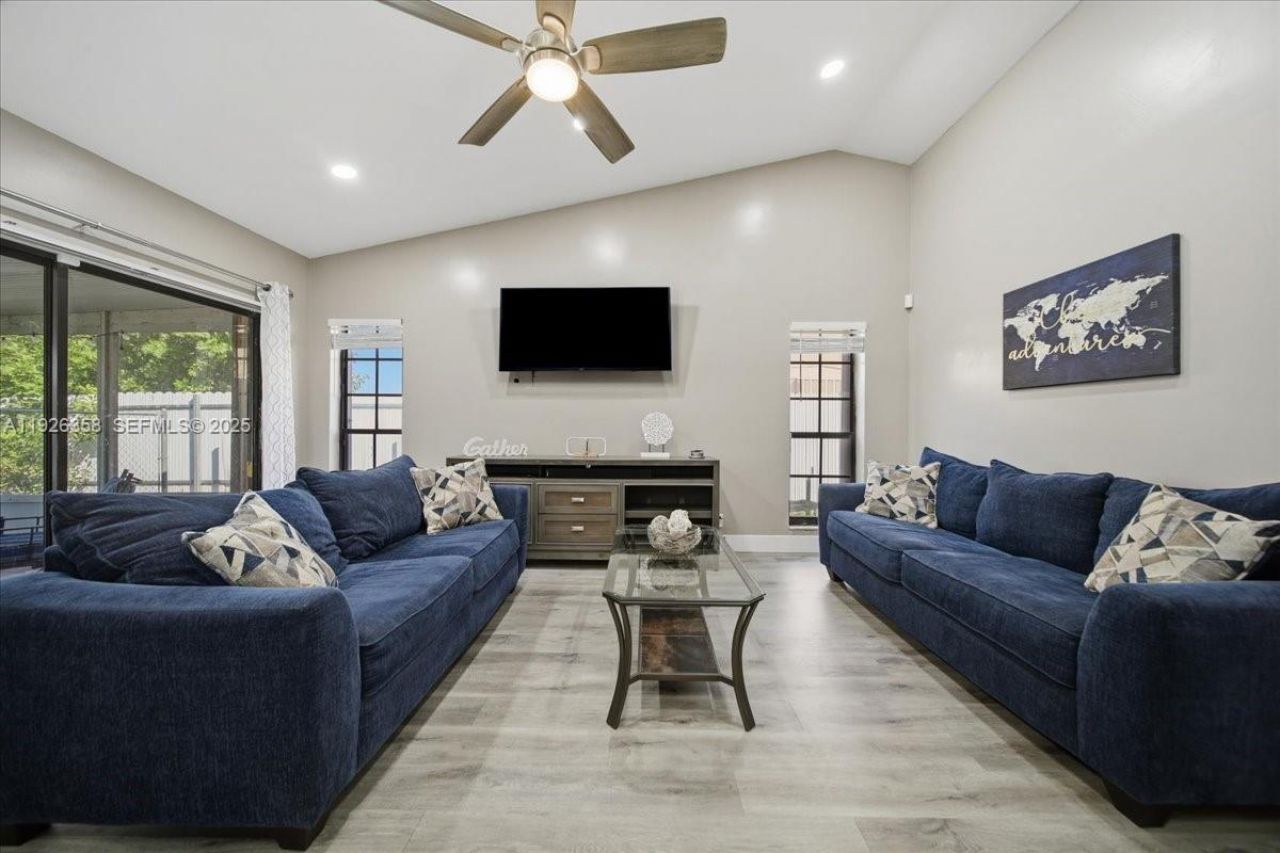 9111 S Lake Miramar Cir, Miramar, FL 33025 Photo