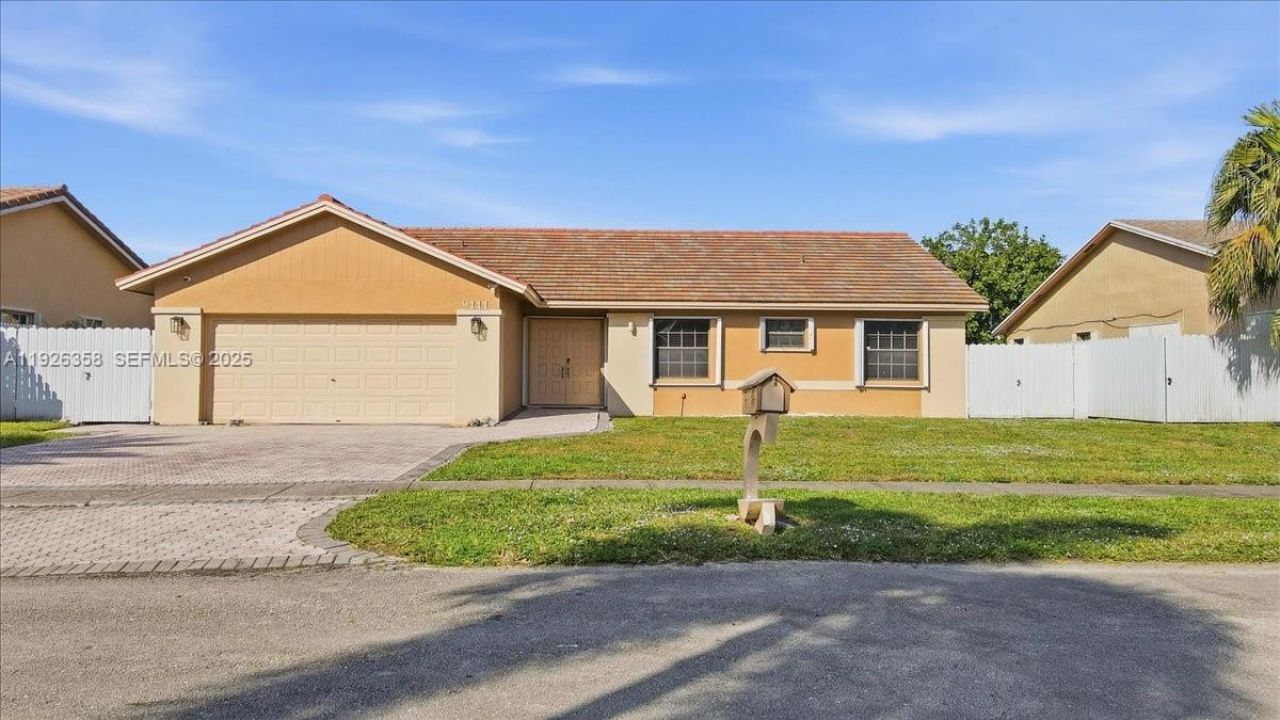 9111 S Lake Miramar Cir, Miramar, FL 33025 Photo