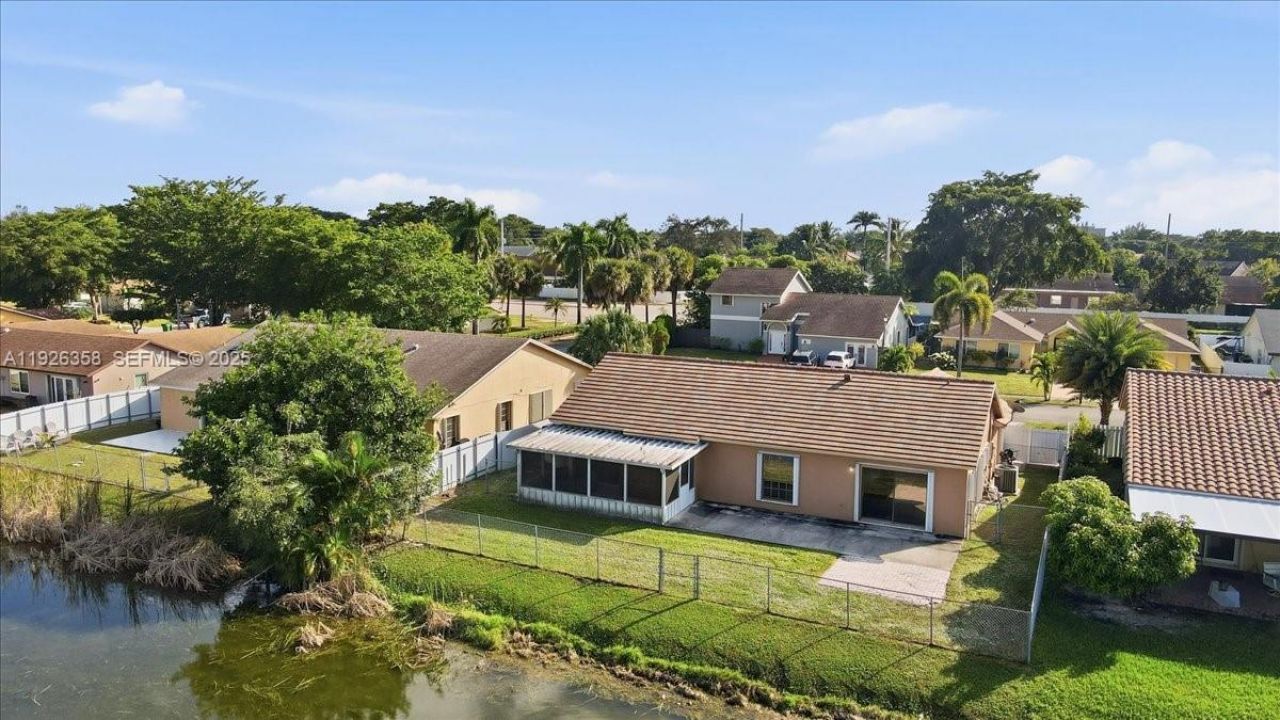 9111 S Lake Miramar Cir, Miramar, FL 33025 Photo