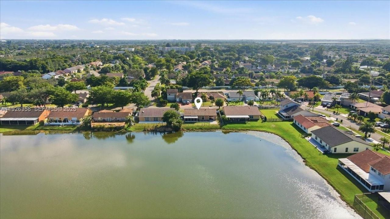 9111 S Lake Miramar Cir, Miramar, FL 33025 Photo