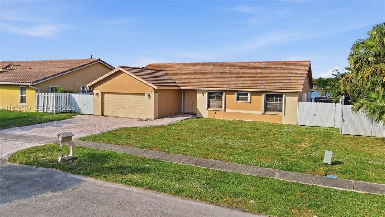 9111 S Lake Miramar Cir, Miramar, FL 33025 Photo