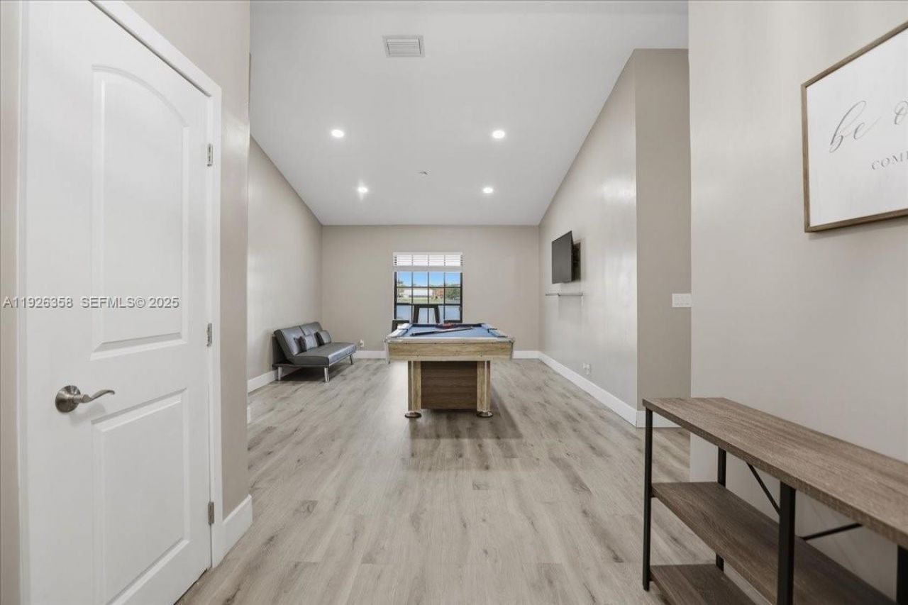 9111 S Lake Miramar Cir, Miramar, FL 33025 Photo