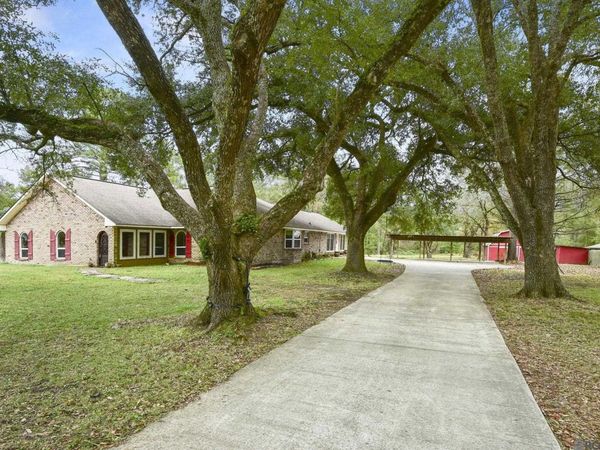 9310 Shady Bluff Dr, Central, LA 70818