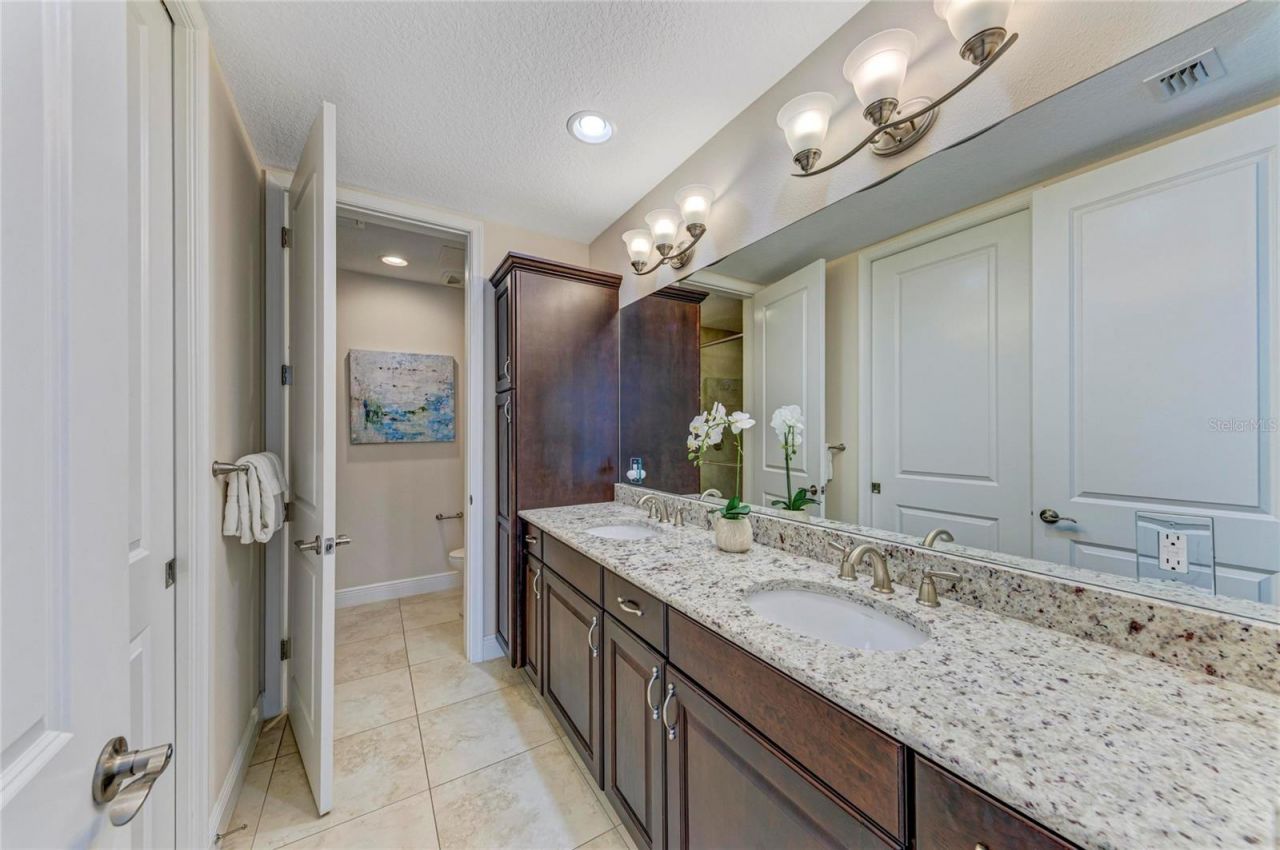 391 Aruba Circle, Unit 101, Bradenton, FL 34209 Photo