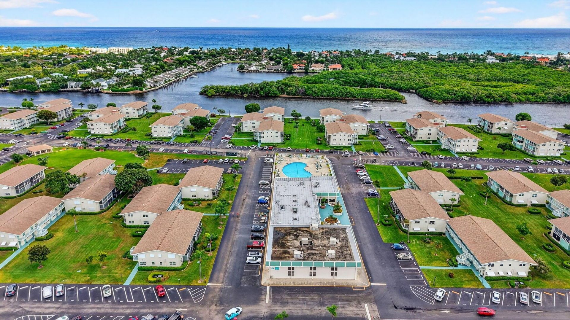 480 Horizons W, Unit 212, Boynton Beach, FL 33435 Photo