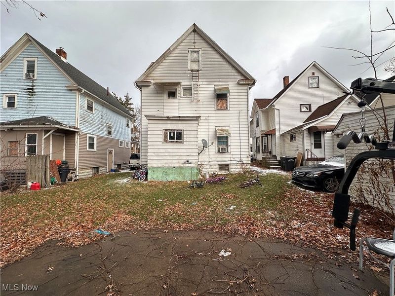 127 Charles Court, Elyria, OH 44035 Photo 2