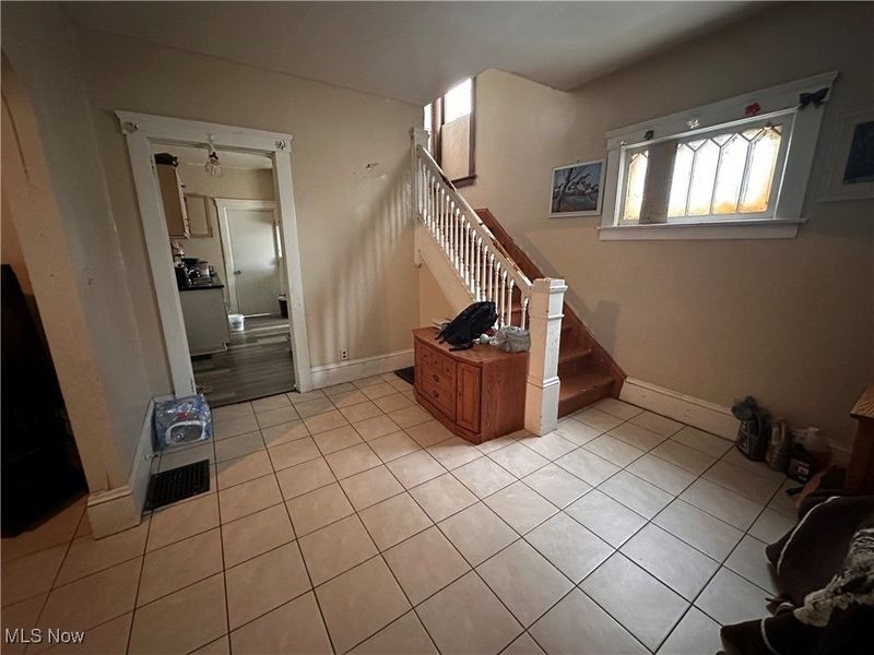 127 Charles Court, Elyria, OH 44035 Photo 4