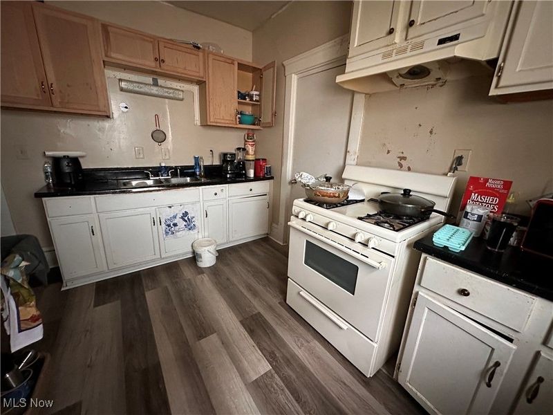 127 Charles Court, Elyria, OH 44035 Photo 5