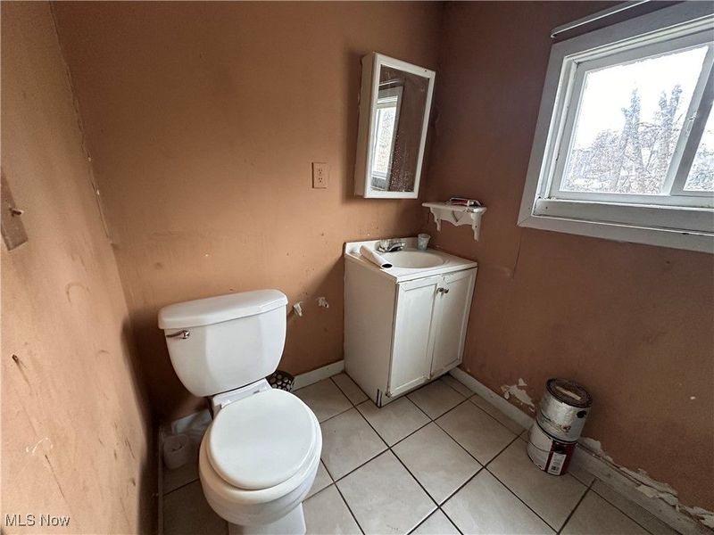 127 Charles Court, Elyria, OH 44035 Photo 6