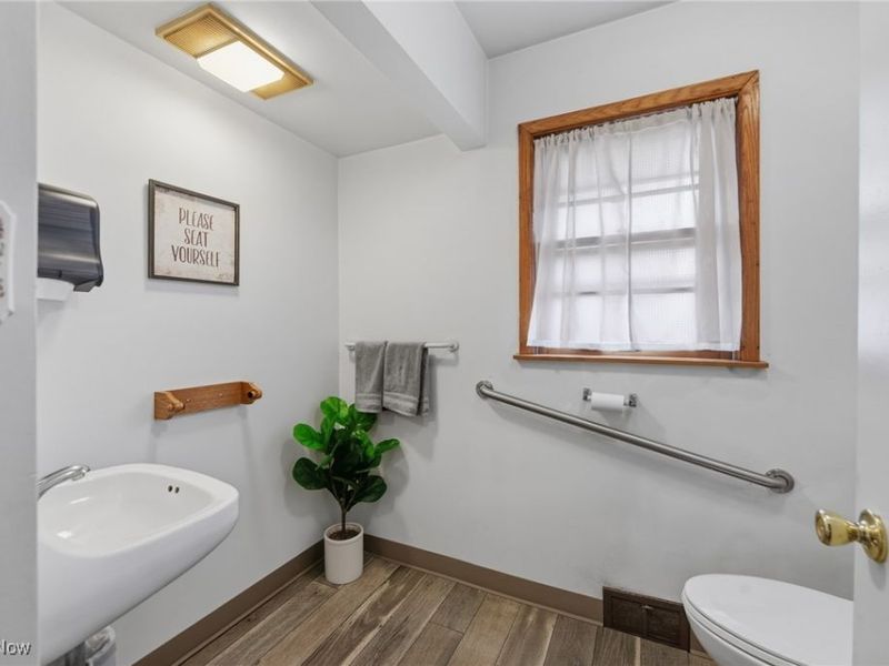 4156 Fulton Drive NW, Canton, OH 44718 Photo 4