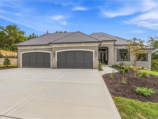 5831 Lentz Drive, Parkville, MO 64152