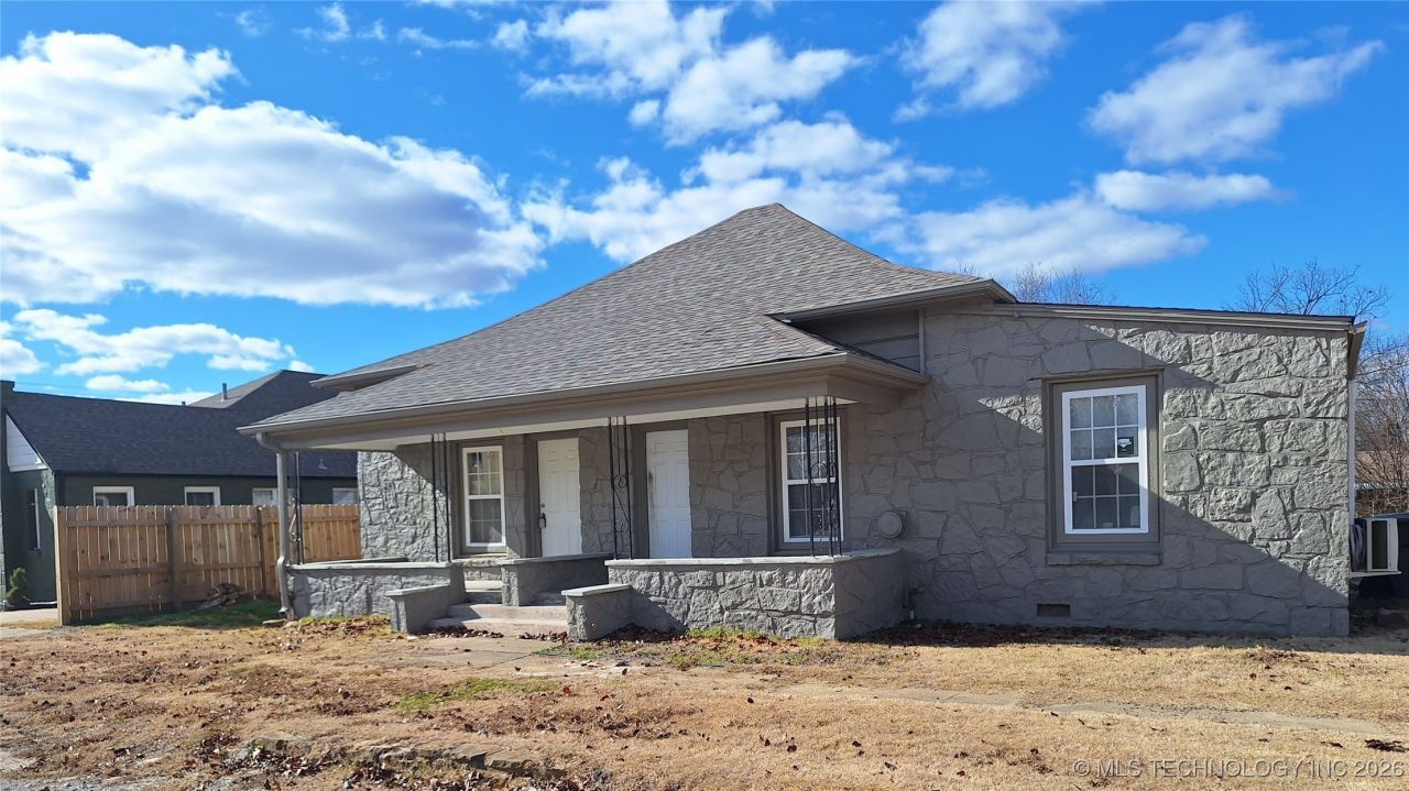 509 N Weenonah Avenue, Claremore, OK 74017 Main Photo