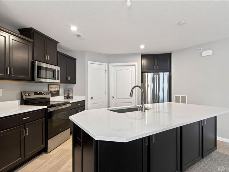 1687 S Golden Clove Bend, Sugarcreek Township, OH 45459 Photo 7