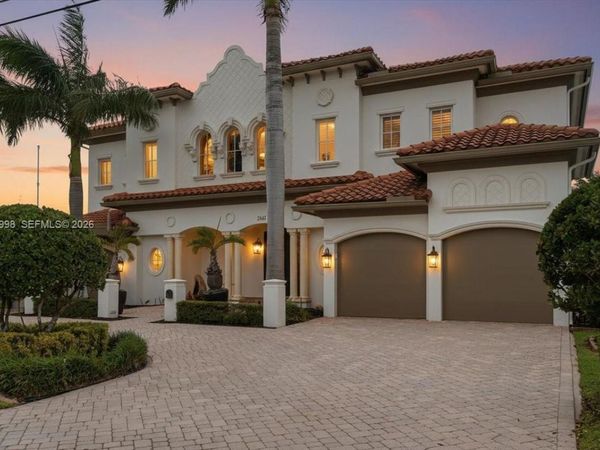 2641 NE 6th St, Pompano Beach, FL 33062