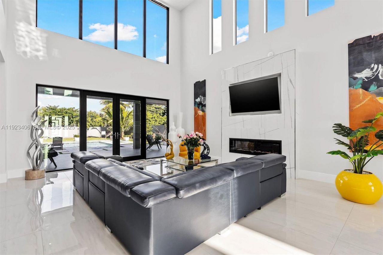 81 S Royal Poinciana Blvd, Miami Springs, FL 33166 Photo