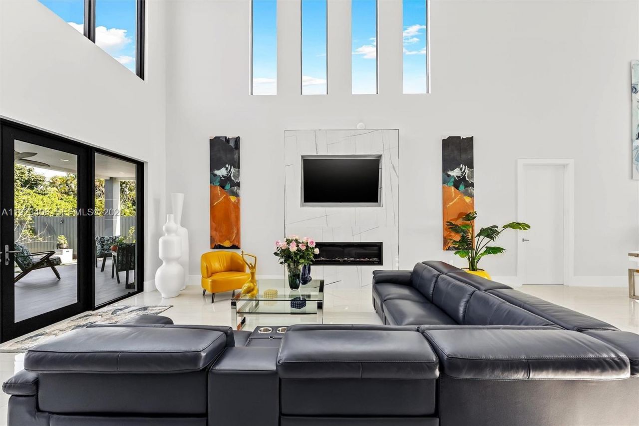 81 S Royal Poinciana Blvd, Miami Springs, FL 33166 Photo