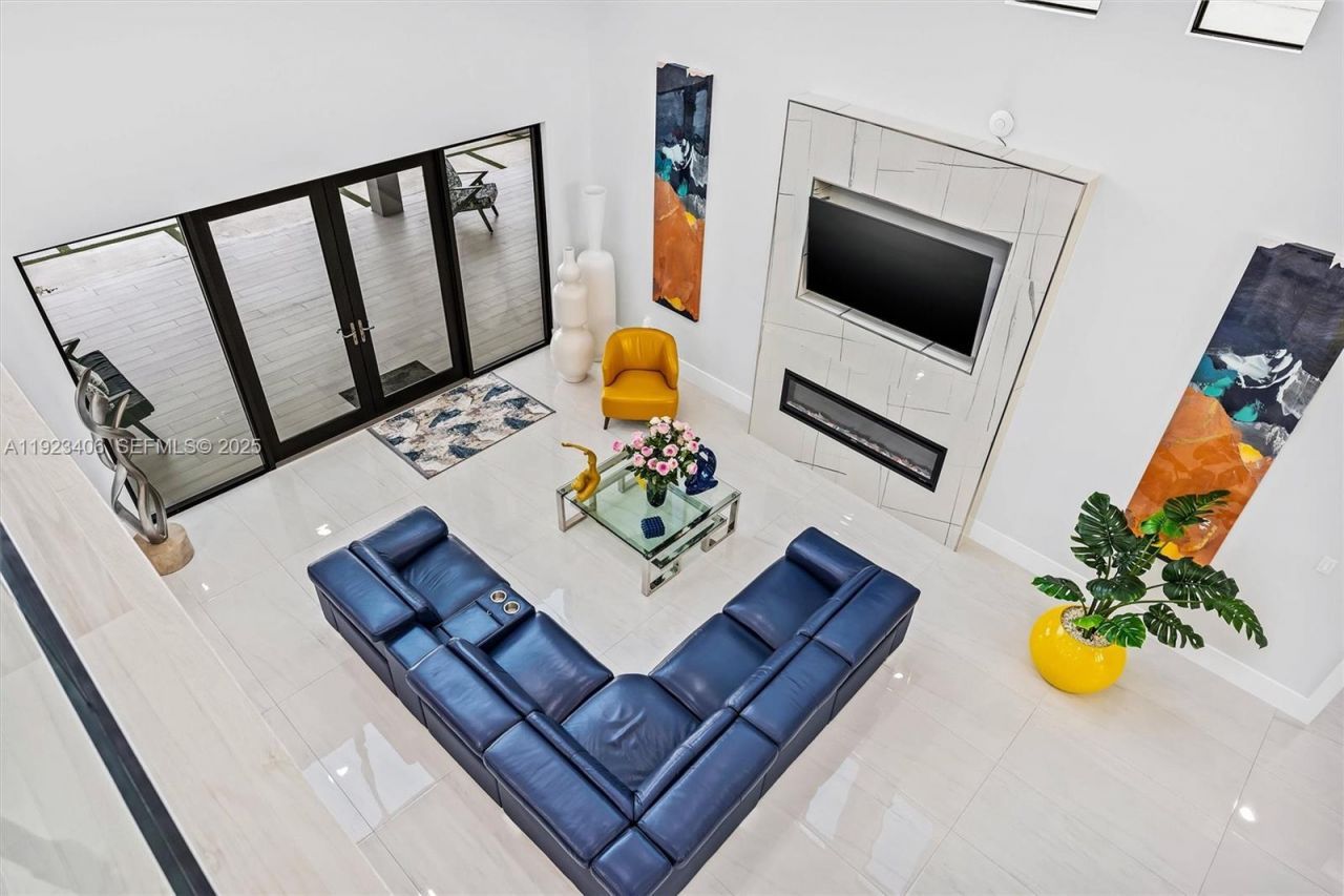 81 S Royal Poinciana Blvd, Miami Springs, FL 33166 Photo