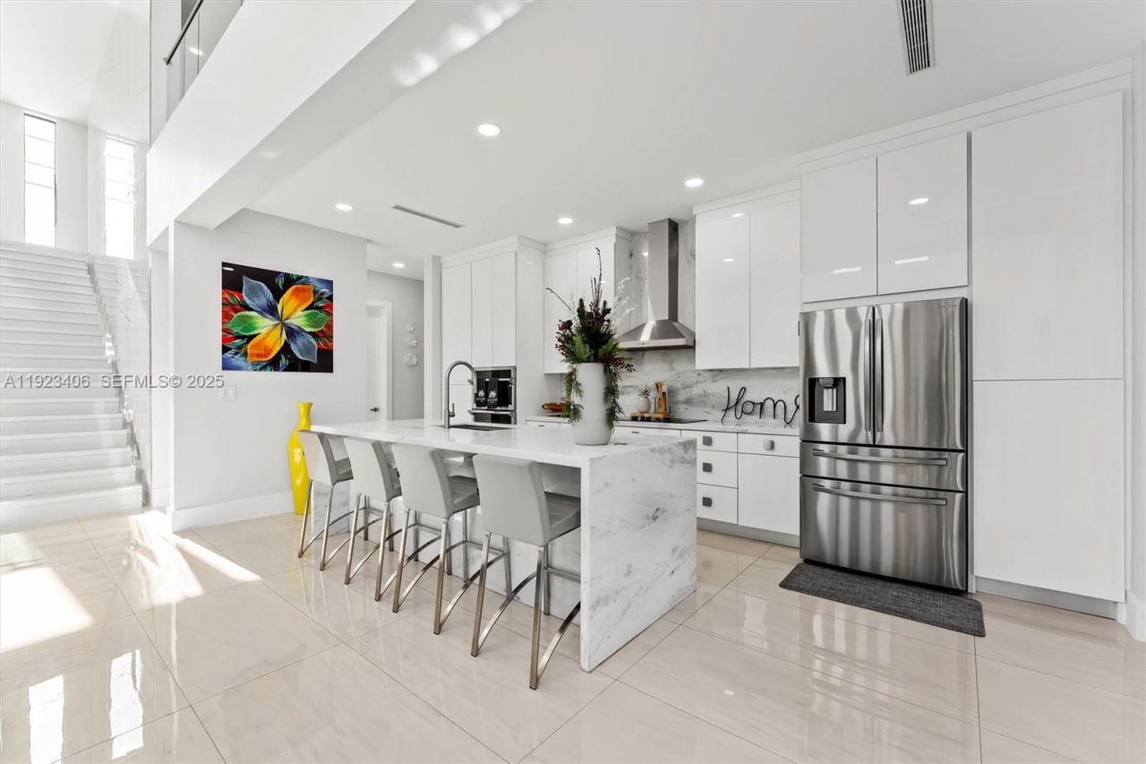 81 S Royal Poinciana Blvd, Miami Springs, FL 33166 Photo