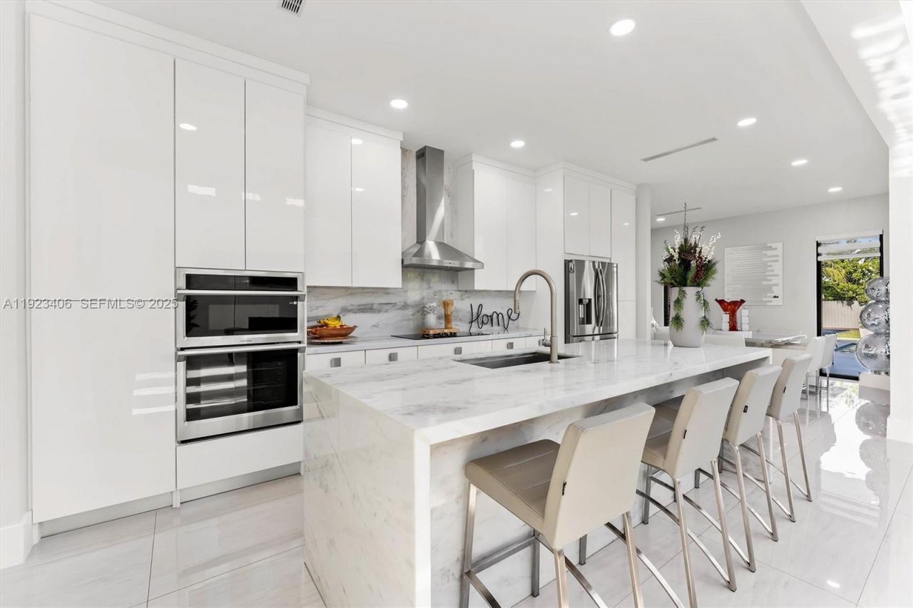 81 S Royal Poinciana Blvd, Miami Springs, FL 33166 Photo