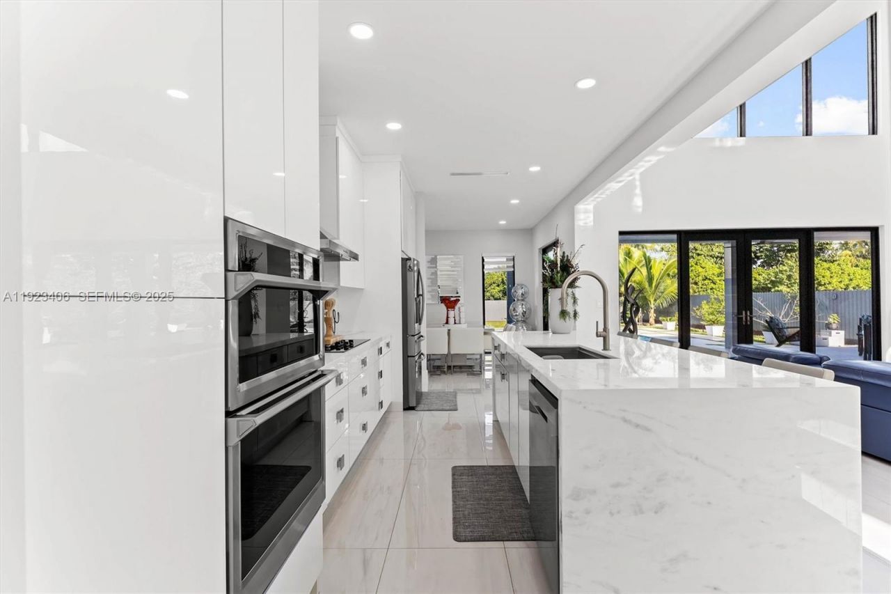 81 S Royal Poinciana Blvd, Miami Springs, FL 33166 Photo