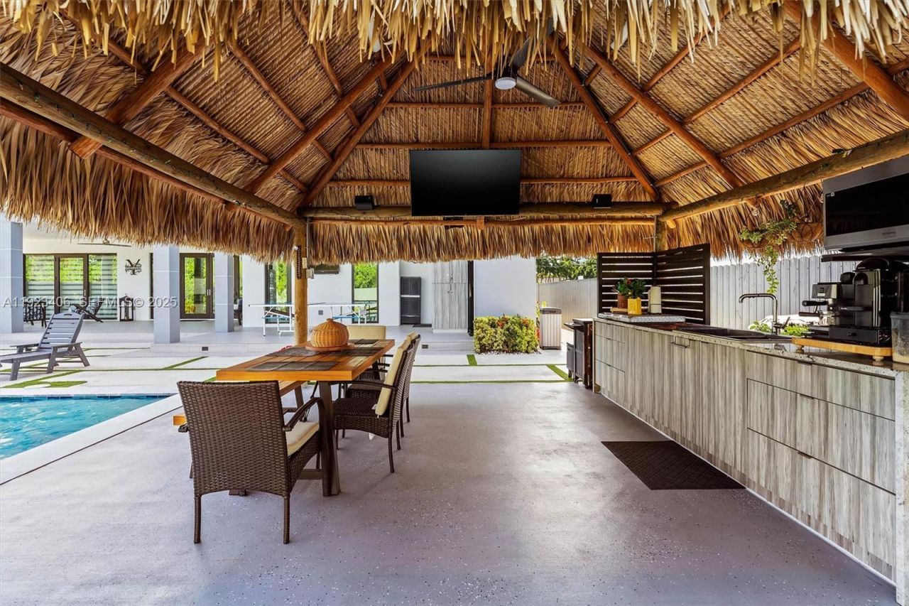 81 S Royal Poinciana Blvd, Miami Springs, FL 33166 Photo