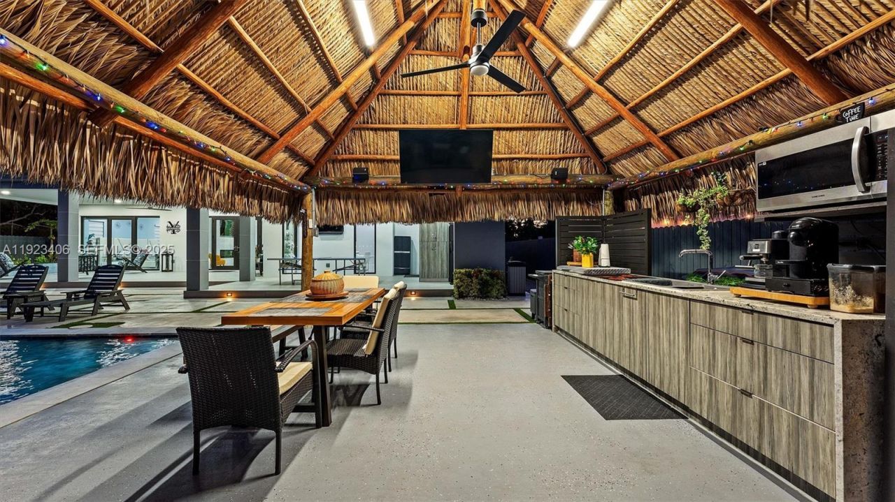 81 S Royal Poinciana Blvd, Miami Springs, FL 33166 Photo