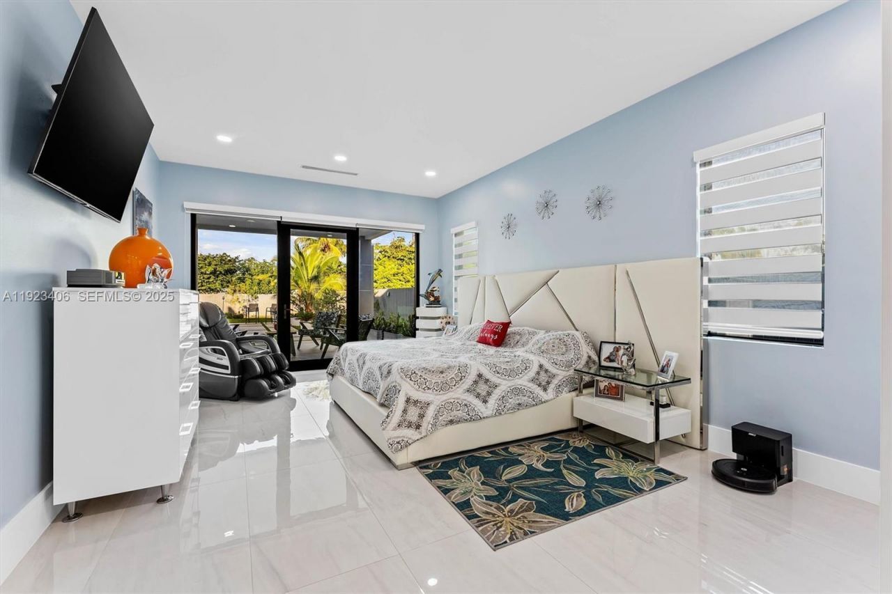 81 S Royal Poinciana Blvd, Miami Springs, FL 33166 Photo