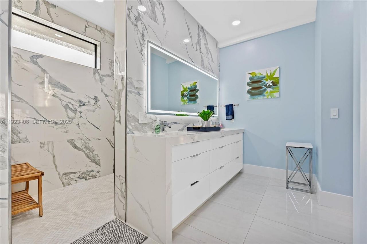 81 S Royal Poinciana Blvd, Miami Springs, FL 33166 Photo