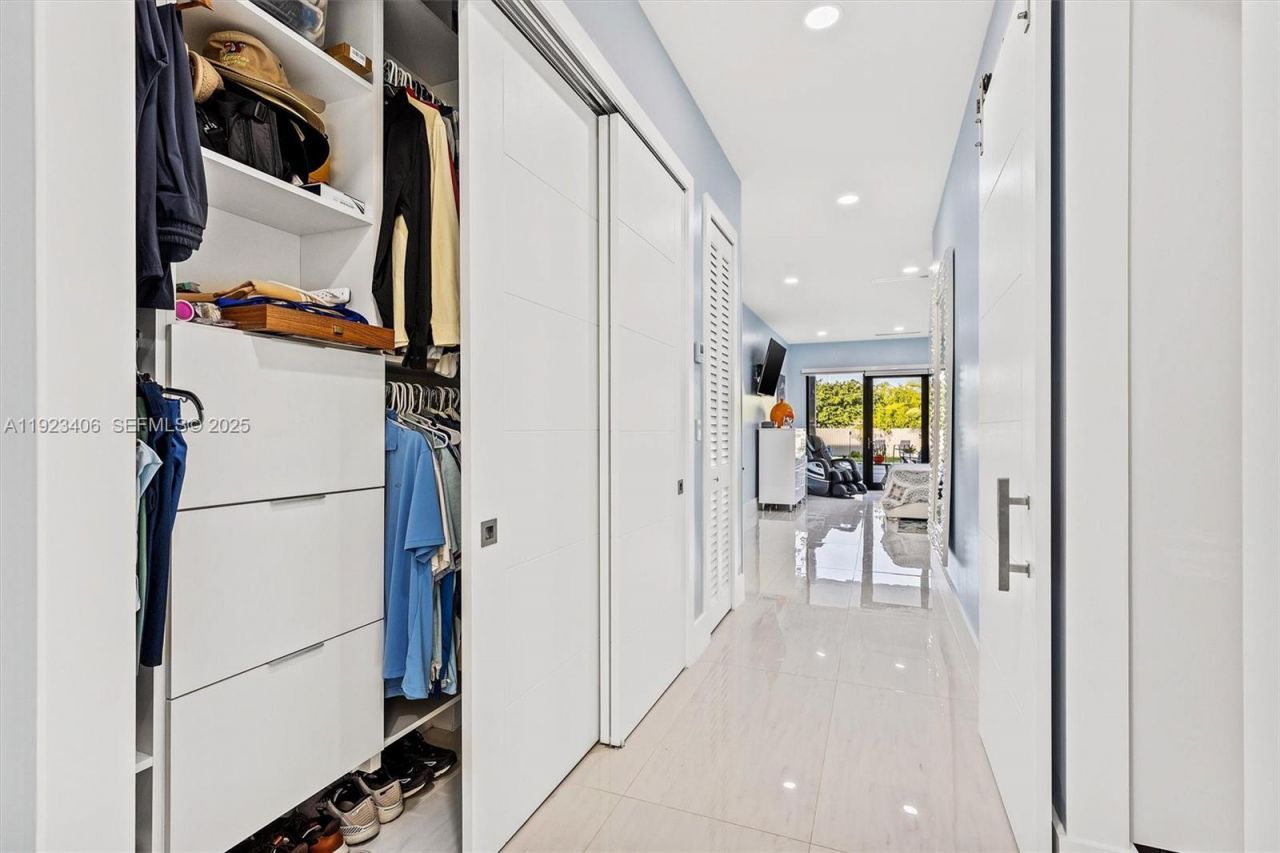 81 S Royal Poinciana Blvd, Miami Springs, FL 33166 Photo