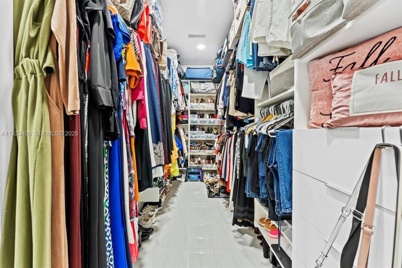 81 S Royal Poinciana Blvd, Miami Springs, FL 33166 Photo