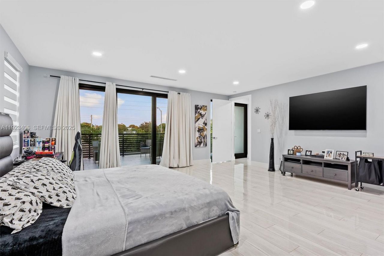 81 S Royal Poinciana Blvd, Miami Springs, FL 33166 Photo