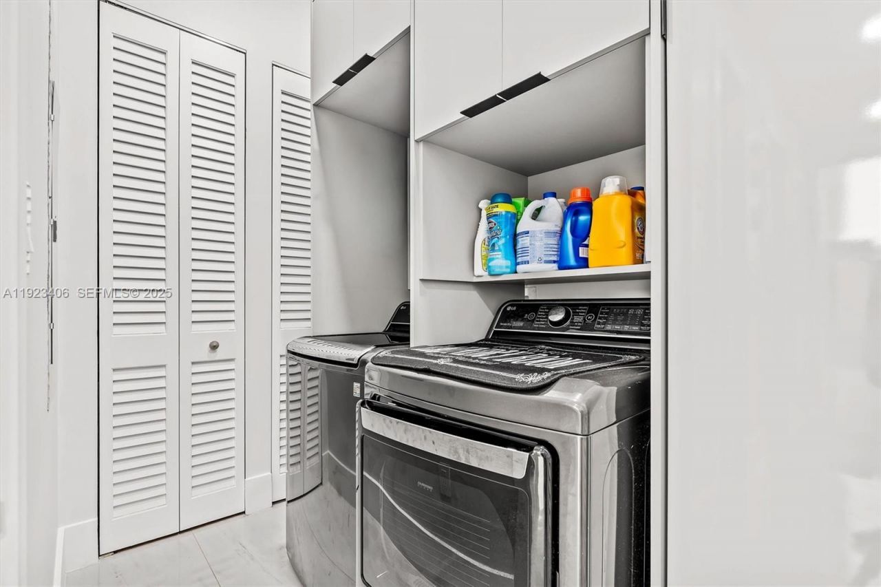 81 S Royal Poinciana Blvd, Miami Springs, FL 33166 Photo