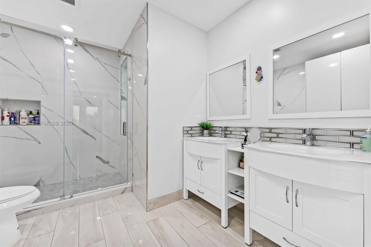 81 S Royal Poinciana Blvd, Miami Springs, FL 33166 Photo