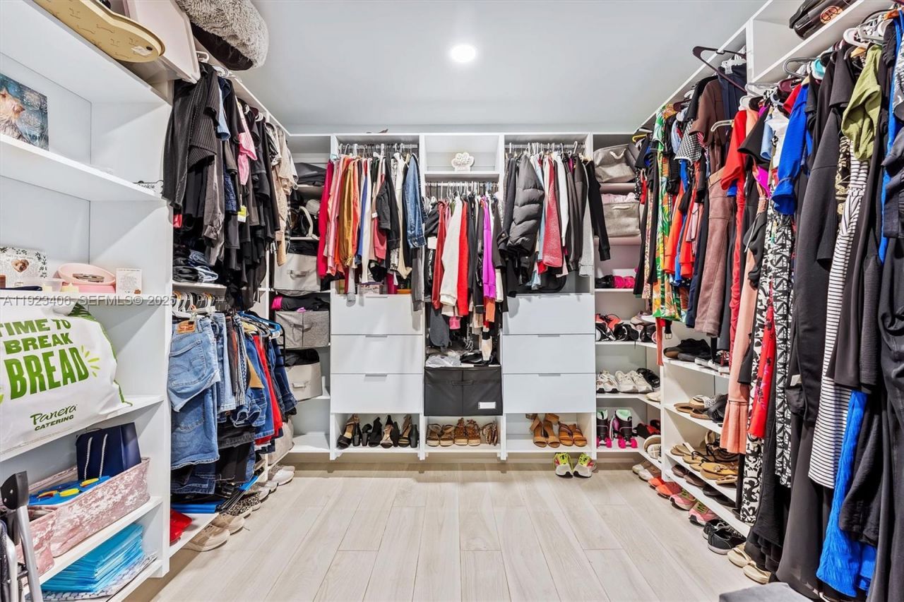 81 S Royal Poinciana Blvd, Miami Springs, FL 33166 Photo