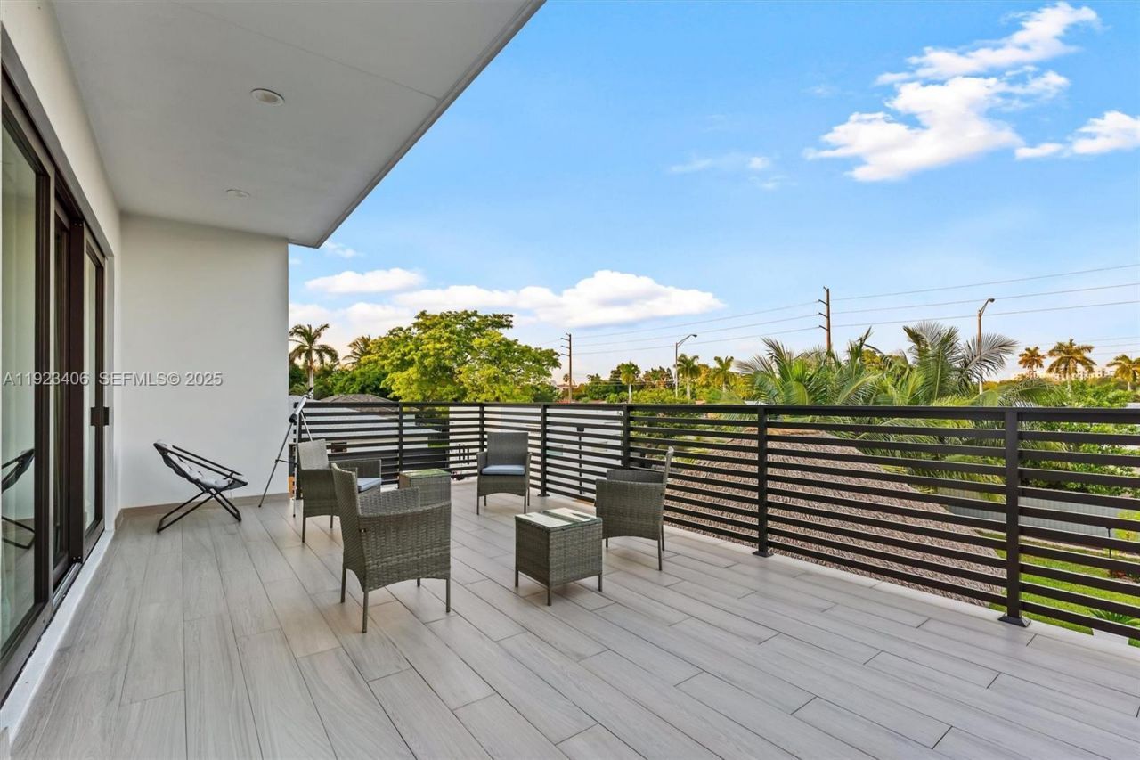 81 S Royal Poinciana Blvd, Miami Springs, FL 33166 Photo