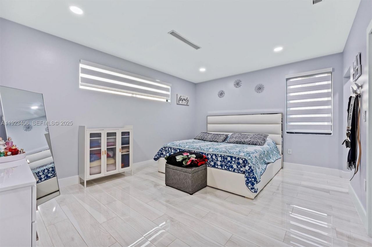 81 S Royal Poinciana Blvd, Miami Springs, FL 33166 Photo