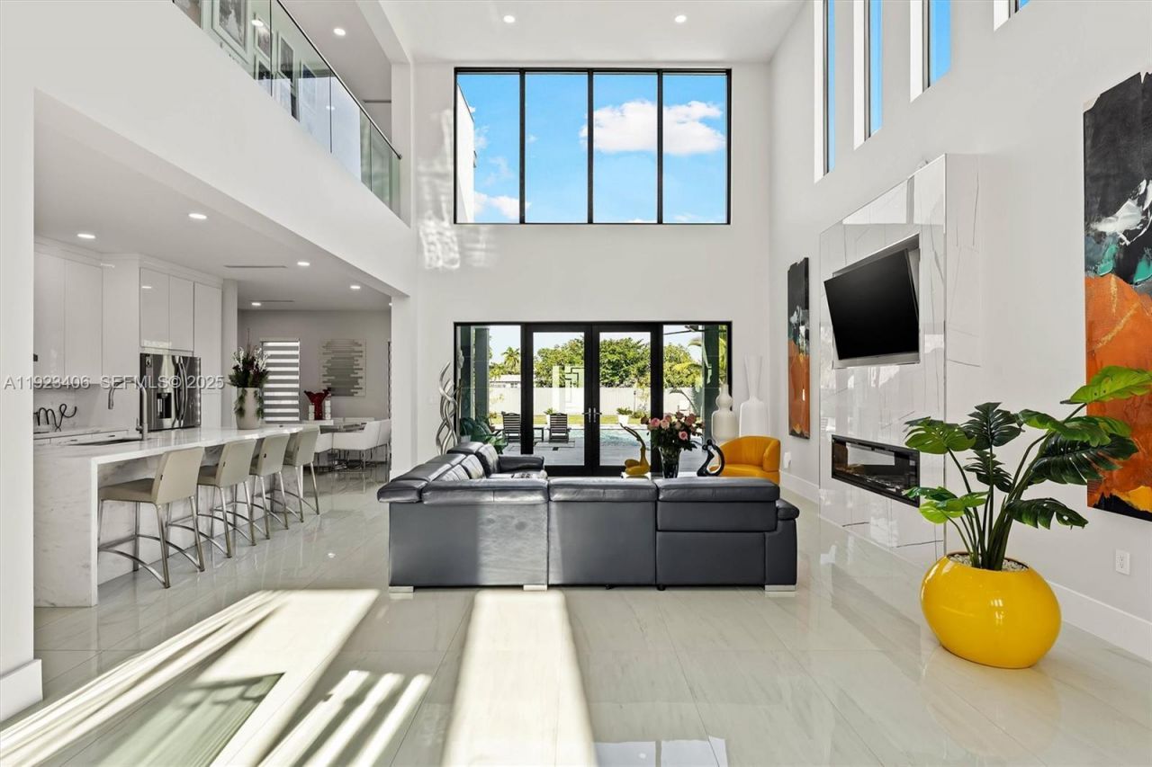 81 S Royal Poinciana Blvd, Miami Springs, FL 33166 Photo