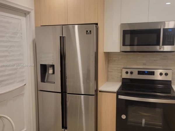 610 NE 12th Ave, Unit 304, Hallandale Beach, FL 33009