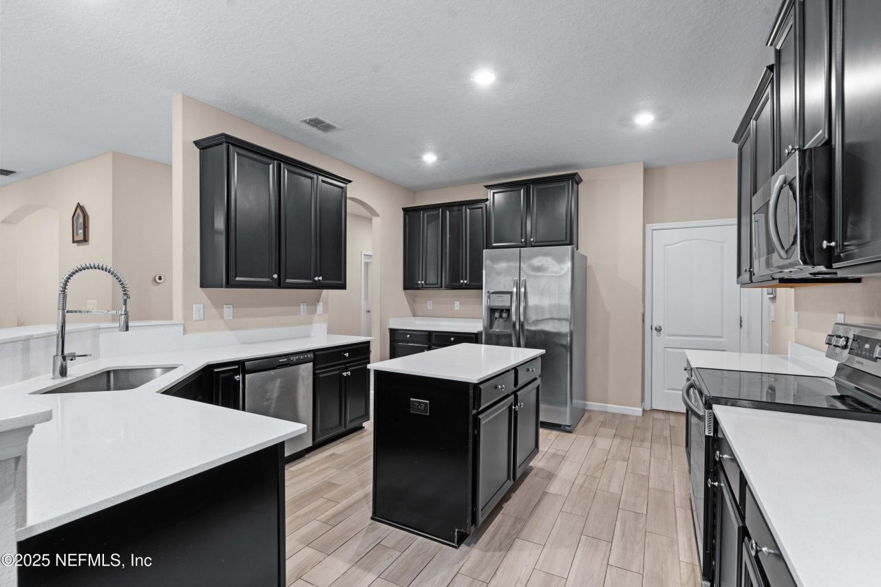 15815 Douglas Lake Drive, Jacksonville, FL 32218 Photo